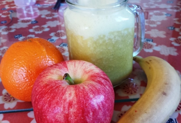 簡易健康蘋果蔬果汁食譜-自製健康蘋果蔬果汁做法料理:每日一杯蔬果汁排毒護健康!