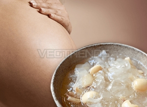 銀耳蓮子湯懷孕可喝嗎？銀耳蓮子湯對孕婦有安神效果，是很適合孕婦吃的白木耳甜品之一！