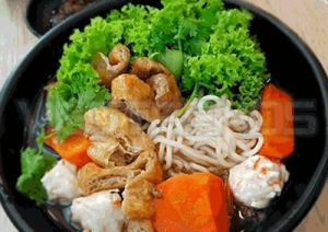 家常料理油豆腐蔬菜麵快速簡單！高纖低脂油豆腐蔬菜麵香Ｑ味美，满满蔬菜及油豆腐蔬菜湯麵，營養美味一餐輕鬆搞定！