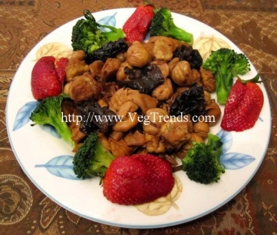 栗子食譜：素紅燒栗子雞做法簡單，是道適合家常或宴客的栗子食譜。