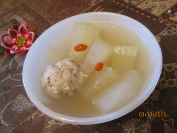 冬瓜食譜-冬瓜素丸子湯做法：冬瓜丸子湯食譜料理，舒食養生保健康！